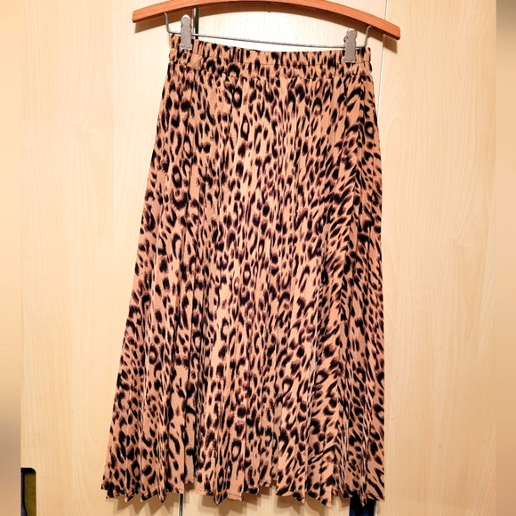 Chartou Leopard Skirts - Picture 3 of 3